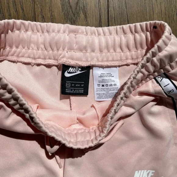 Nike Air XS 4” shorts women - Picture 2 of 3